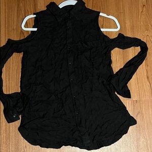 3/$15. Ladies blouse XS